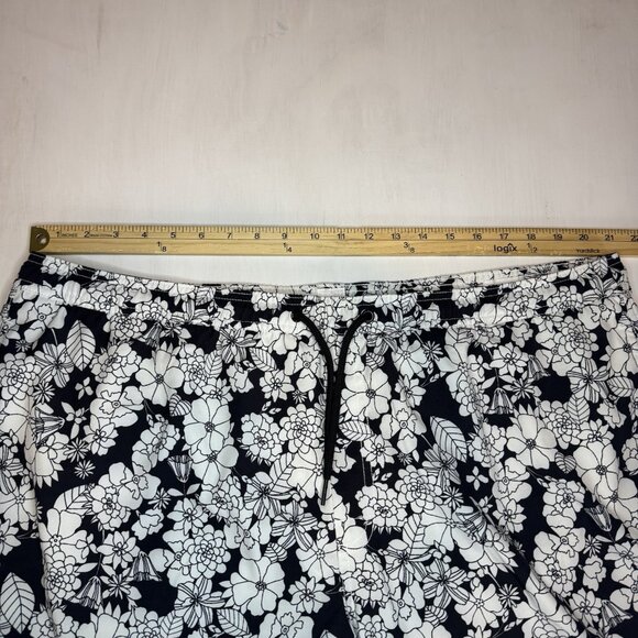 NWT Gap Men XXL Swim Trunks Tropical Floral Mesh Lining Black/White Flowers NEW - Picture 9 of 11